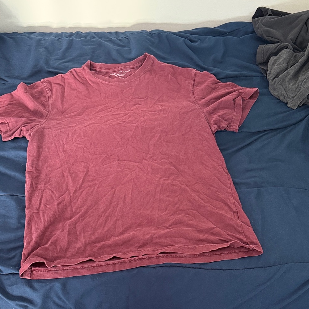 American Eagle Outfitters Maroon Short Sleeve Tee